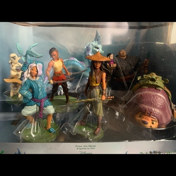 Disney Raya 8pc Deluxe Figurine Set - Picture 2 of 3